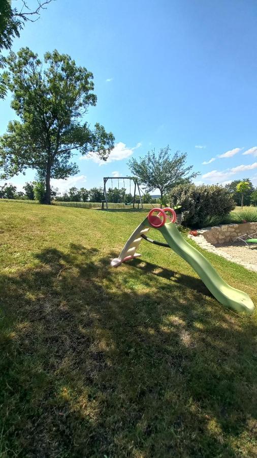 BessonLe Calme A La Campagneアパートメント エクステリア 写真